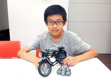 Este joven taiwanés ha diseñado una maqueta que está siendo valorada nada más y nada menos que por la empresa de juguetes LEGO. Una de las noticias curiosas de la semana. (Foto: CNA).