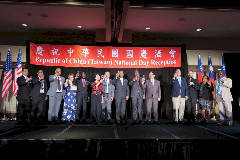 Embajadores de 12 aliados diplomáticos acuden a la celebración del Doble Diez organizada por Taiwán en Nueva York