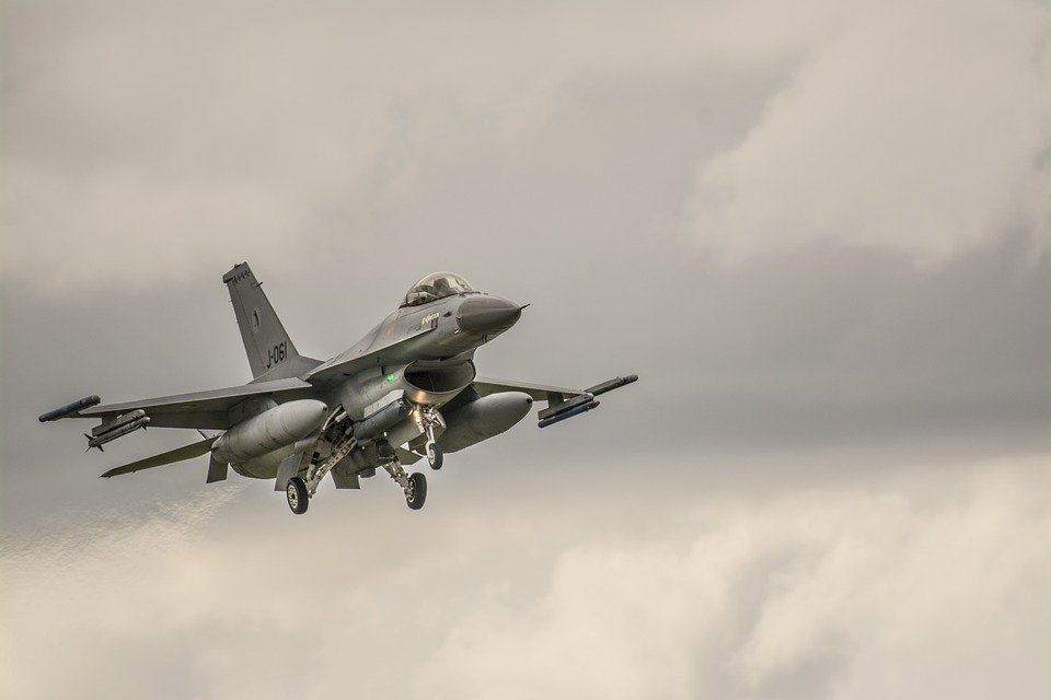¿Se retrasa la entrega de los nuevos caza F-16?