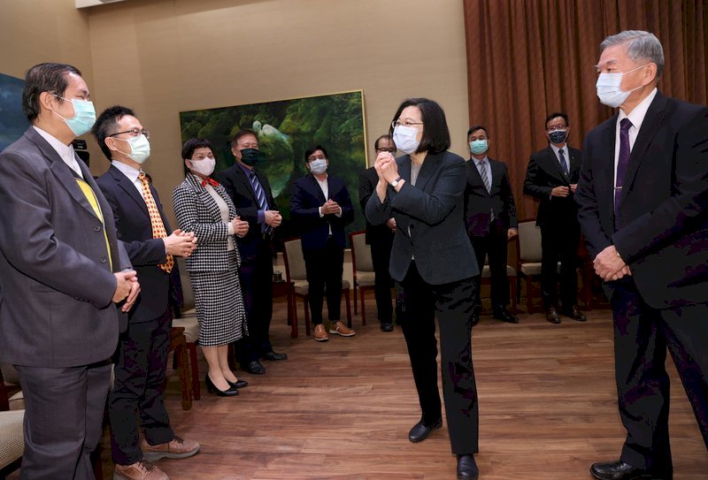 Presidenta Tsai Ing-wen busca impulsar uso de energías renovables