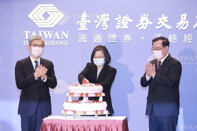 Tsai Ing-wen realiza la primera visita de un presidente taiwanés a la Bolsa de Taipéi