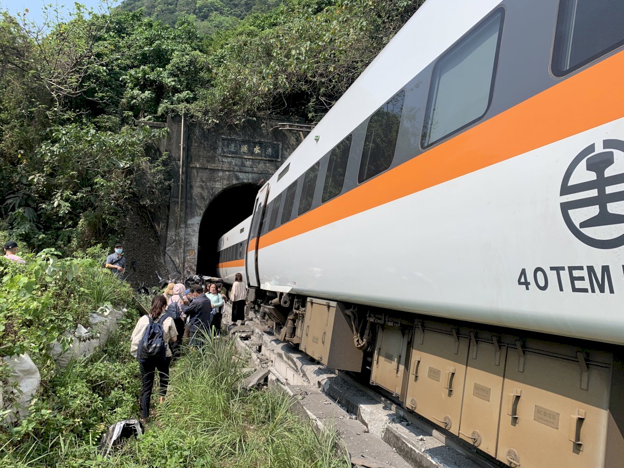 50 fallecidos en accidente de tren en Condado de Hualien