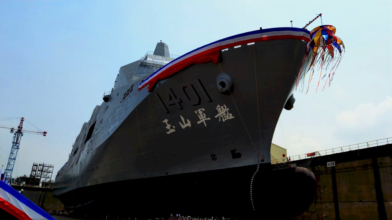 Tsai Ing-wen inaugura un nuevo buque anfibio de fabricación nacional para la Armada