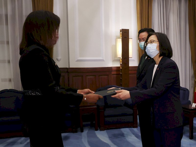 La nueva embajadora de Belice presenta sus credenciales a la presidenta Tsai Ing-wen