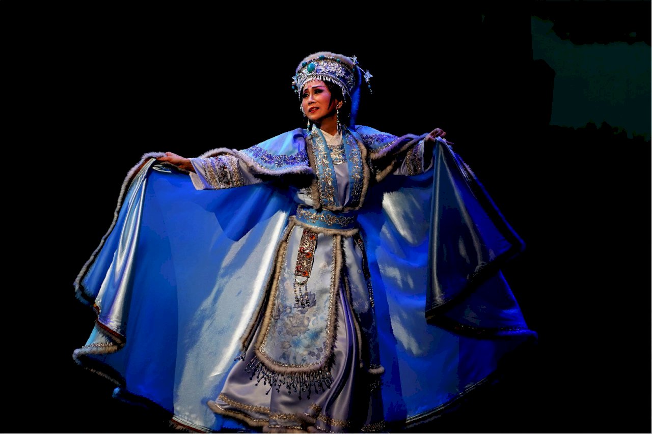 Para celebrar los treinta años de la fundación del Elenco de Ópera Taiwanesa Shintrun, se ha vuelto a producir la ópera histórica palaciega “Wang Zhaojun”, nombre de una princesa de la Dinastía Han y cuyo nombre ha pasado a la tradición como una de las “Cuatro mujeres bellas de la China antigua”. Esta nueva puesta en escena está protagonizada por la destacada actriz Chang Mang-yi, en la foto. (Foto: Cortesía Elenco de Ópera Taiwanesa Shintrun)