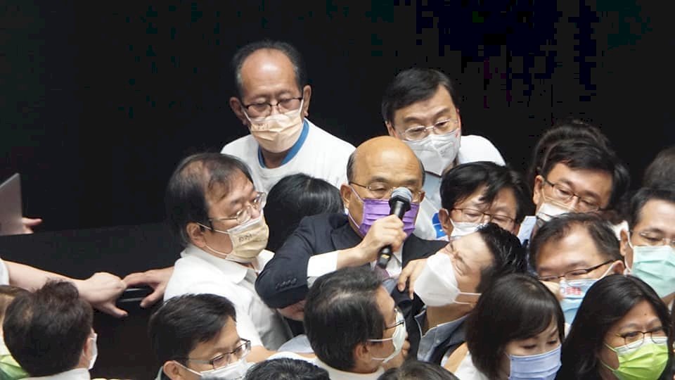 El Kuomintang boicotea la intervención de Su Tseng-chang en el Legislativo y este lo acusa de “partido violento”