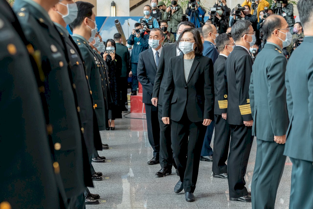 Tsai Ing-wen: “El Ejército debe reclutar más personal con talento y conservarlo”