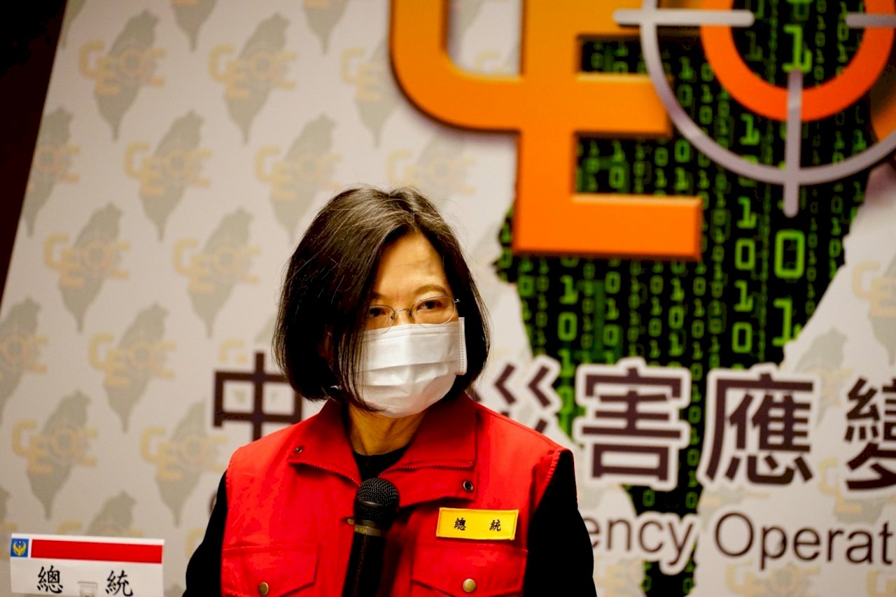 Tsai Ing-wen visita a distintas agencias y departamentos estatales para felicitar el nuevo año
