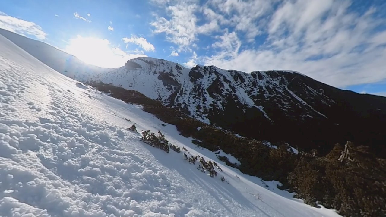 Entrenamiento en montaña nevada se encuentra con inesperada nevada