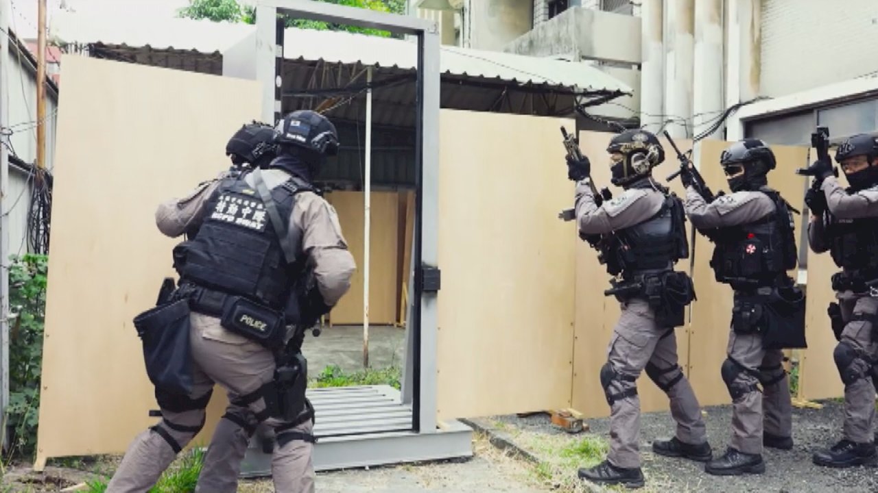 El SWAT de Kaohsiung recibe nuevos reclutas y material de entrenamiento