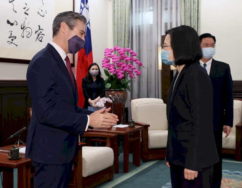 El director de la NED estadounidense llega a Taipéi para atraer el foco sobre la democracia taiwanesa