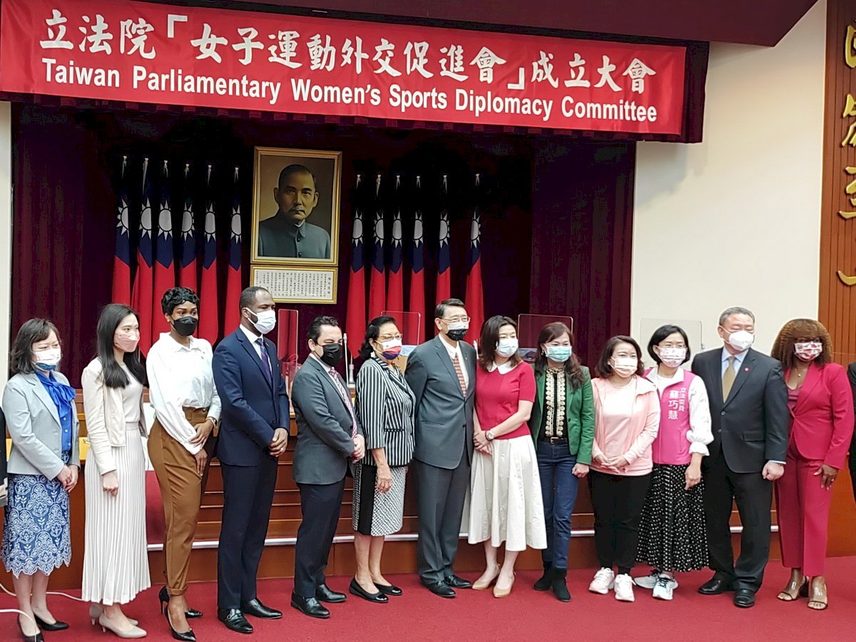 Se establece asociación para la promoción de la diplomacia deportiva femenina