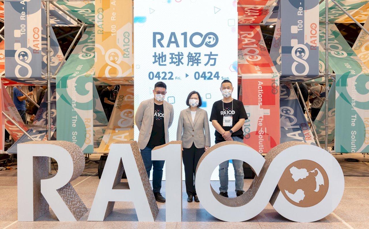 Tsai Ing-wen reitera el compromiso de descarbonización para 2050 en el Día de la Tierra