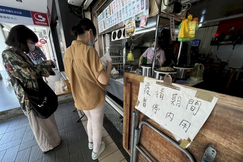 La disposición a consumir cae en Taiwán hasta niveles de mayo de 2021 en plena alerta epidémica
