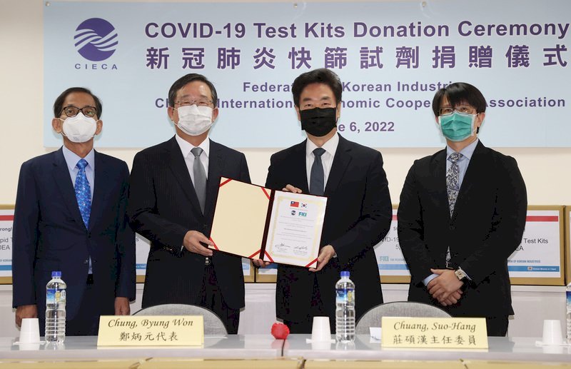 Una gran asociación empresarial coreana dona 5000 test rápidos a Taiwán