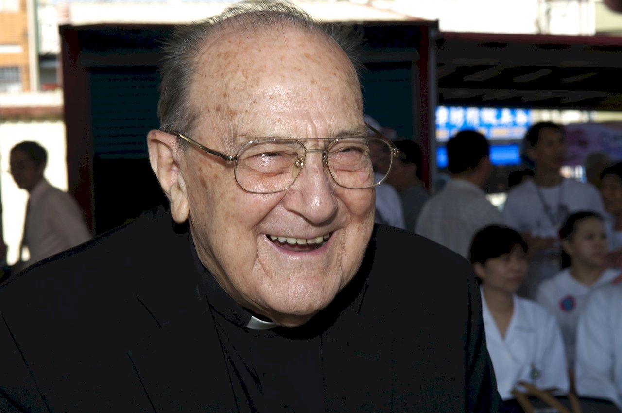 Homenaje póstumo al sacerdote jesuita español Andrés Díaz de Rábago