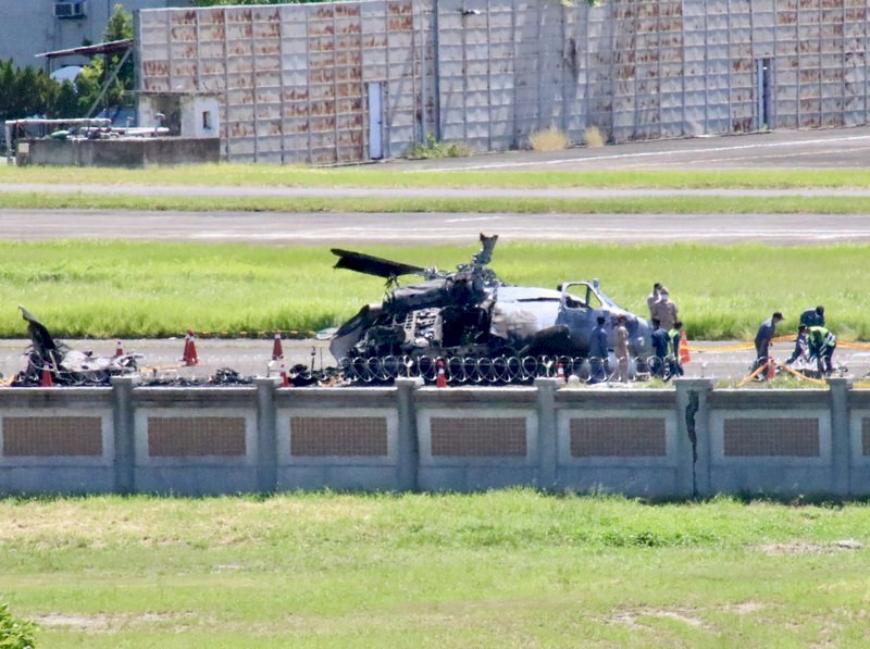 Muere uno de los cuatro tripulantes del helicóptero militar siniestrado en Kaohsiung