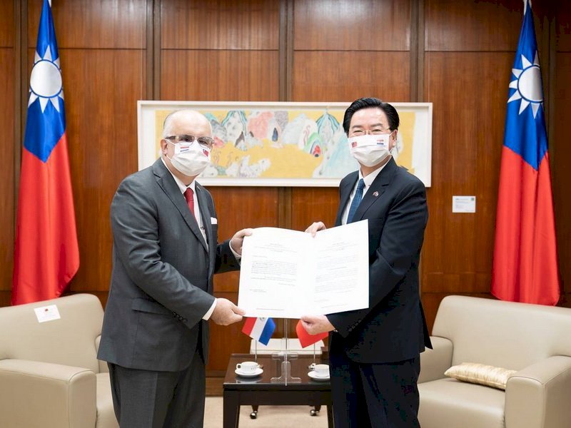 Joseph Wu se reúne con el nuevo embajador de Paraguay Carlos Fleitas