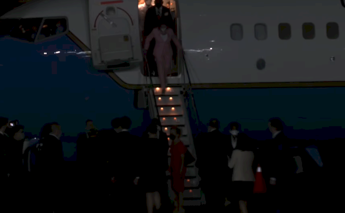 Pelosi aterriza en Taipéi donde es recibida por Joseph Wu y Sandra Oudkirk