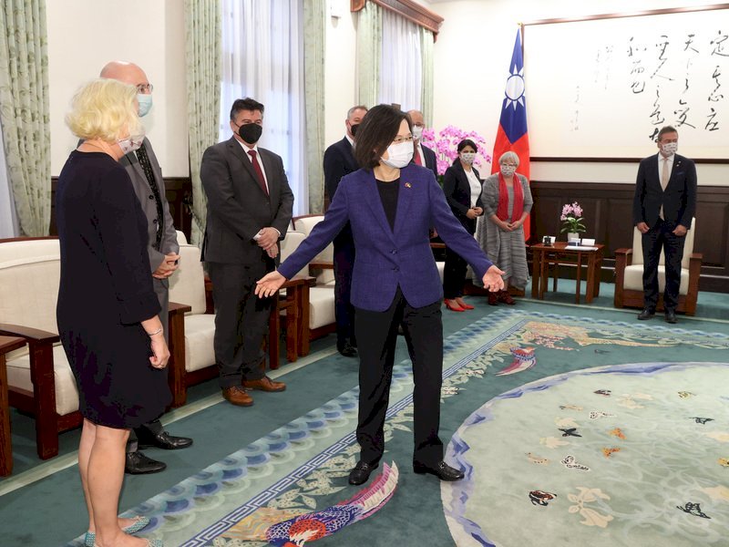 Tsai Ing-wen recibe a una nueva delegación de parlamentarios alemanes