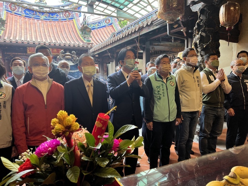Vicepresidente Lai Ching-te recorre templos de Taichung y Nantou y pide a las divinidades paz y prosperidad