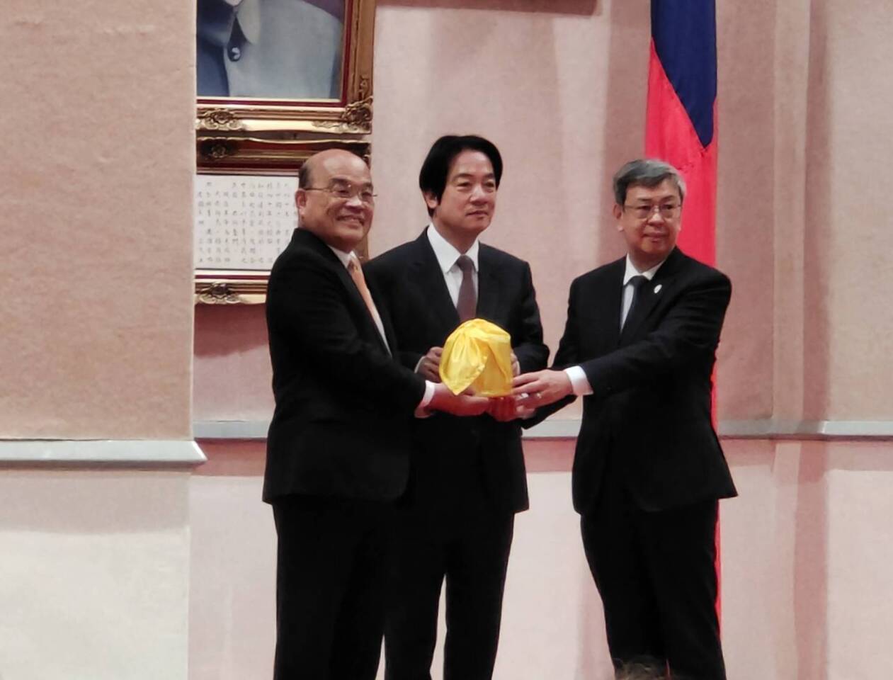 El nuevo gabinete liderado por Chen Chien-jen presta juramento
