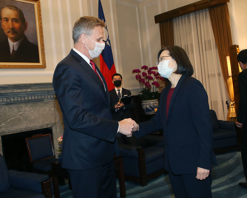 Tsai Ing-wen recibe al excomandante estadounidense del Pacífico Philip Davidson