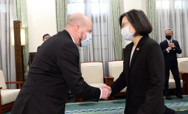 Tsai Ing-wen recibe a una delegación de parlamentarios finlandeses