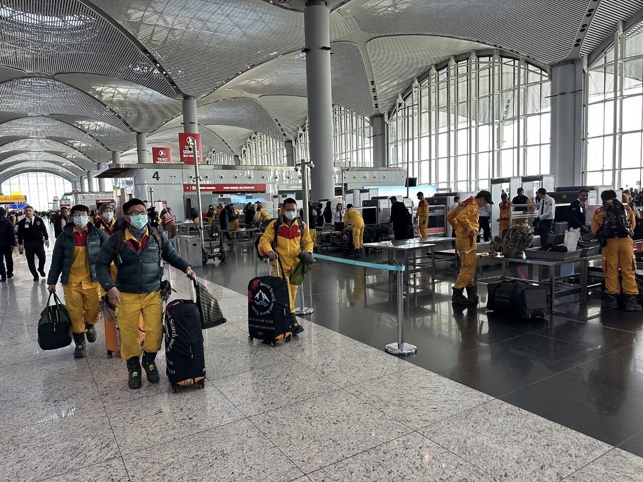 Equipo de rescatistas taiwaneses de regreso en Taiwán luego de completar su misión en Turquía