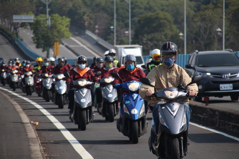 Un grupo de motociclistas con promedio de 75 años dan la vuelta a la isla