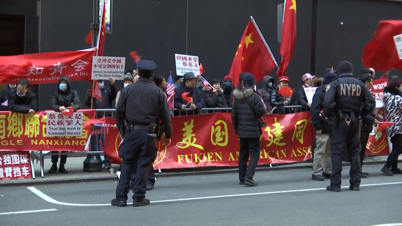 Chinos de Nueva York protestan contra la presencia de Tsai Ing-wen