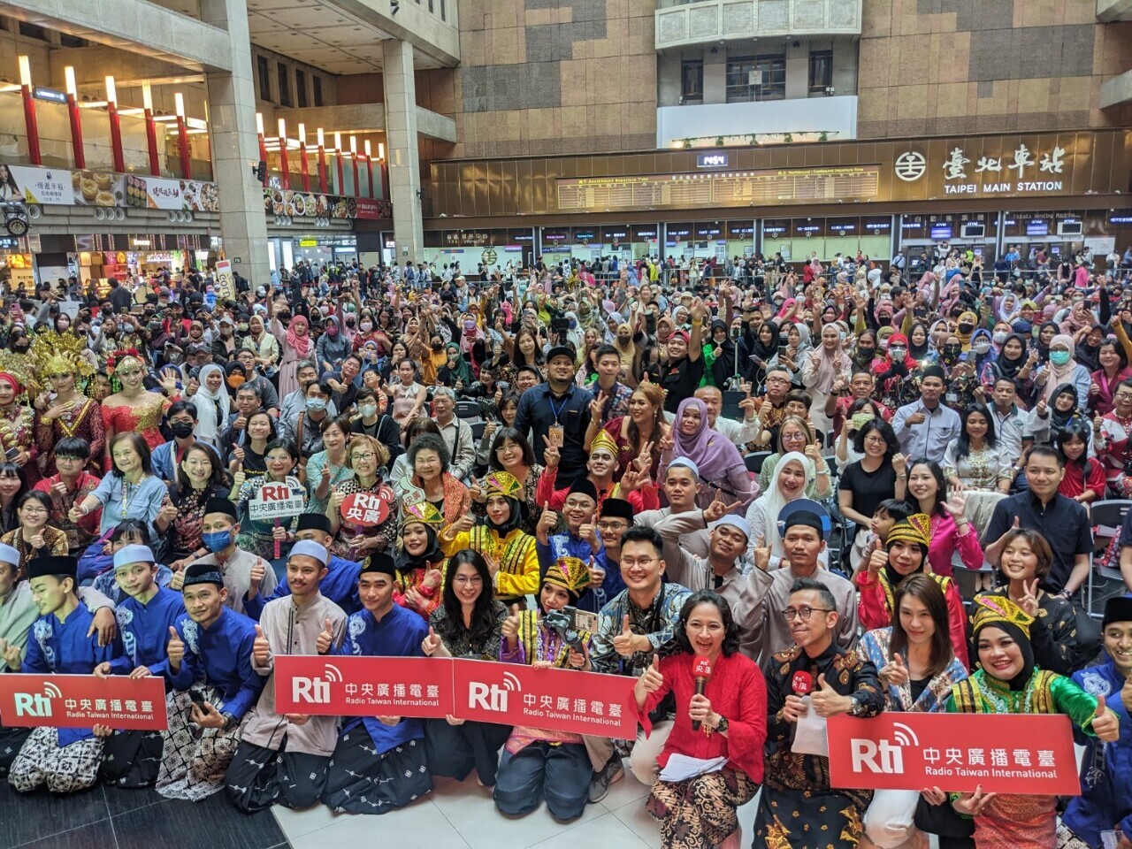 Rti celebra el Día de Kartini y Eid Al-Fitr con oyentes en la estación principal de Taipéi