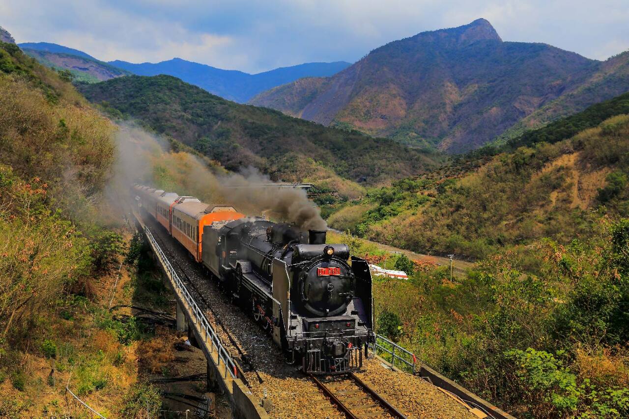 El Sur, una Vía Férrea Solitaria