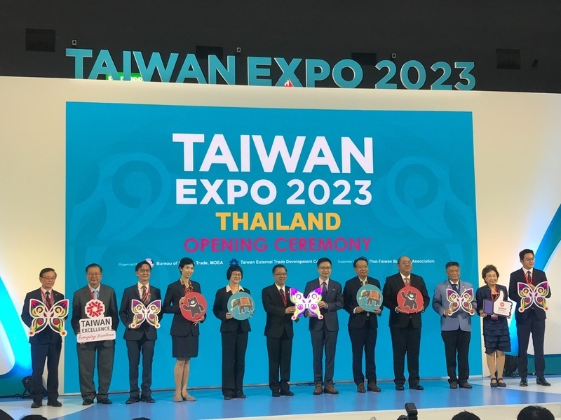 Exposición de vehículos eléctricos y economía verde taiwaneses en Tailandia