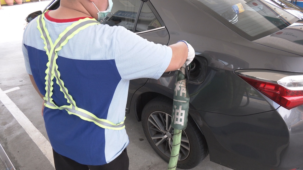 Las gasolineras se equipan con botones de emergencia para lidiar con clientes problemáticos