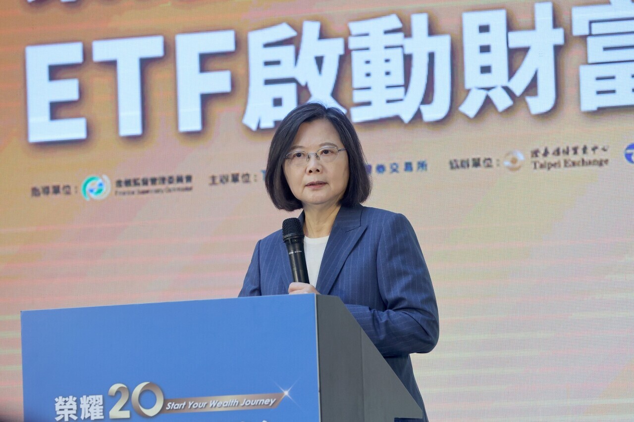 Tsai Ing-wen repasa sus logros en el crecimiento del mercado financiero de Taiwán