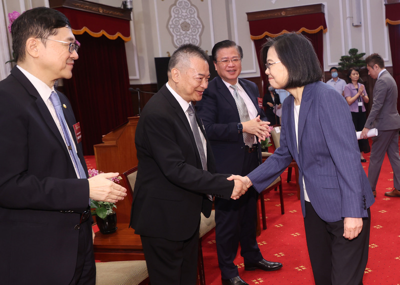 Tsai Ing-wen asegura que el gobierno mantendrá el propósito de sostener el puesto clave de Taiwán como productor de chips