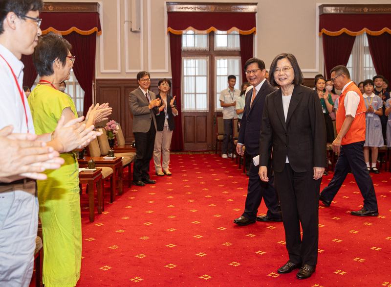 Tsai Ing-wen se congratula del uso de la ciencia en Taiwán para superar los desafíos