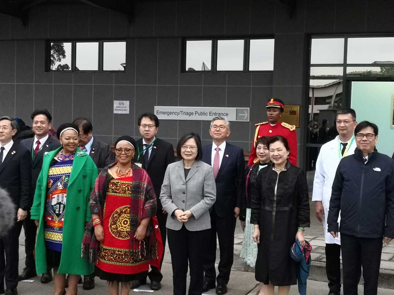 Tsai Ing-wen visita un hospital de Eswatini desarrollado con ayuda de Taiwán