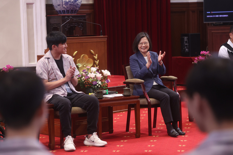 Tsai Ing-wen insiste en la importancia de invertir en talento para fortalecer la ciberseguridad