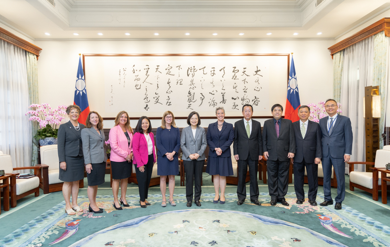 Tsai Ing-wen: “Taiwán está dispuesto a compartir experiencias y a fortalecer la cooperación en la ciberseguridad con EEUU.”