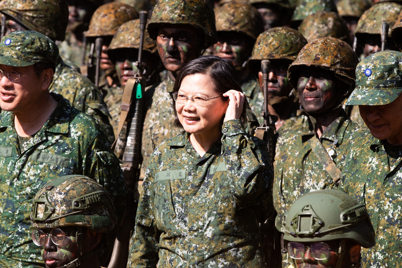 Tsai Ing-wen visita la base militar de Qingquangang y recuerda el inicio del servicio militar de un año de duración