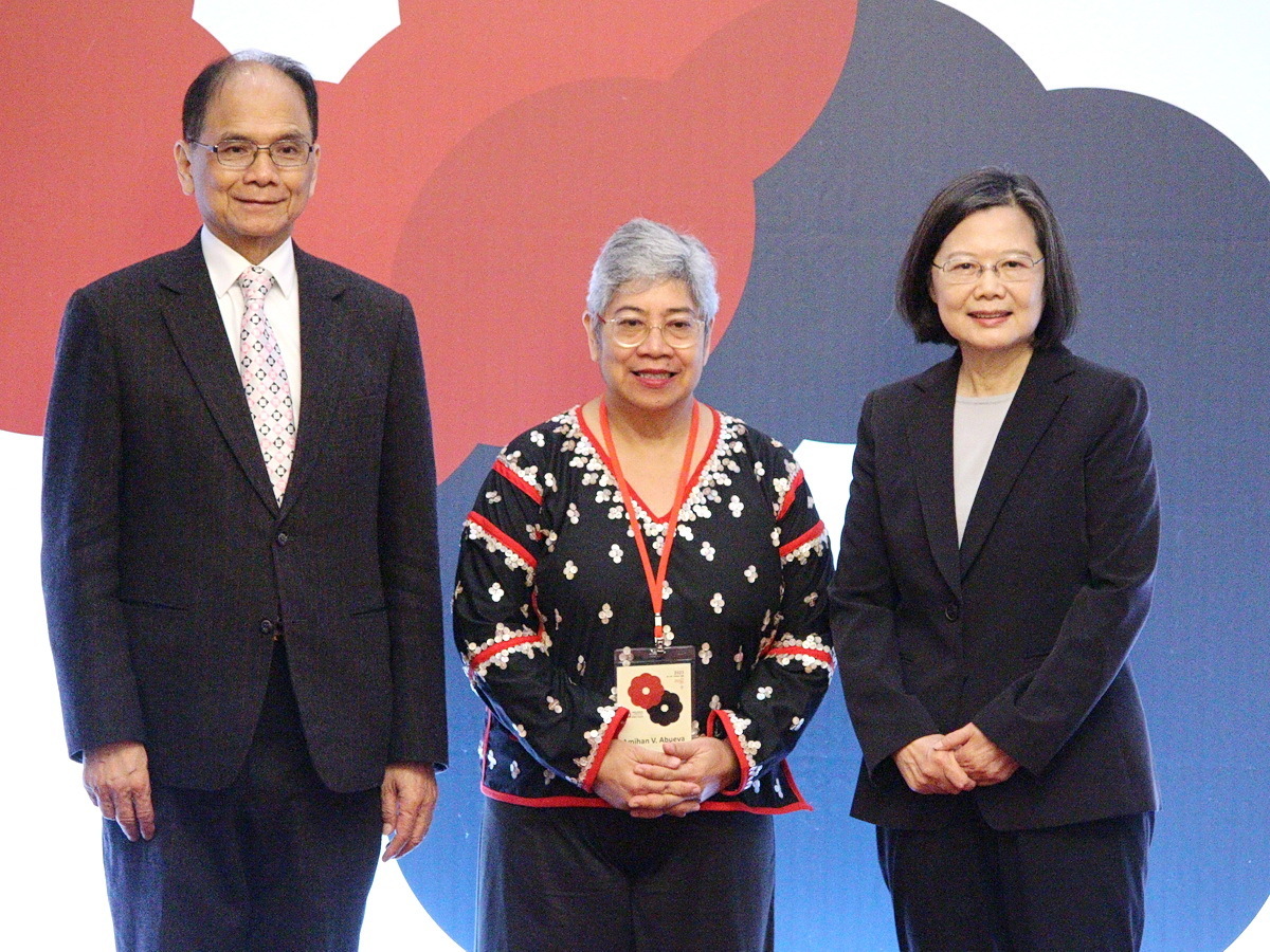 Tsai Ing-wen aboga por defender la democracia en la entrega de premios asiáticos de derechos humanos