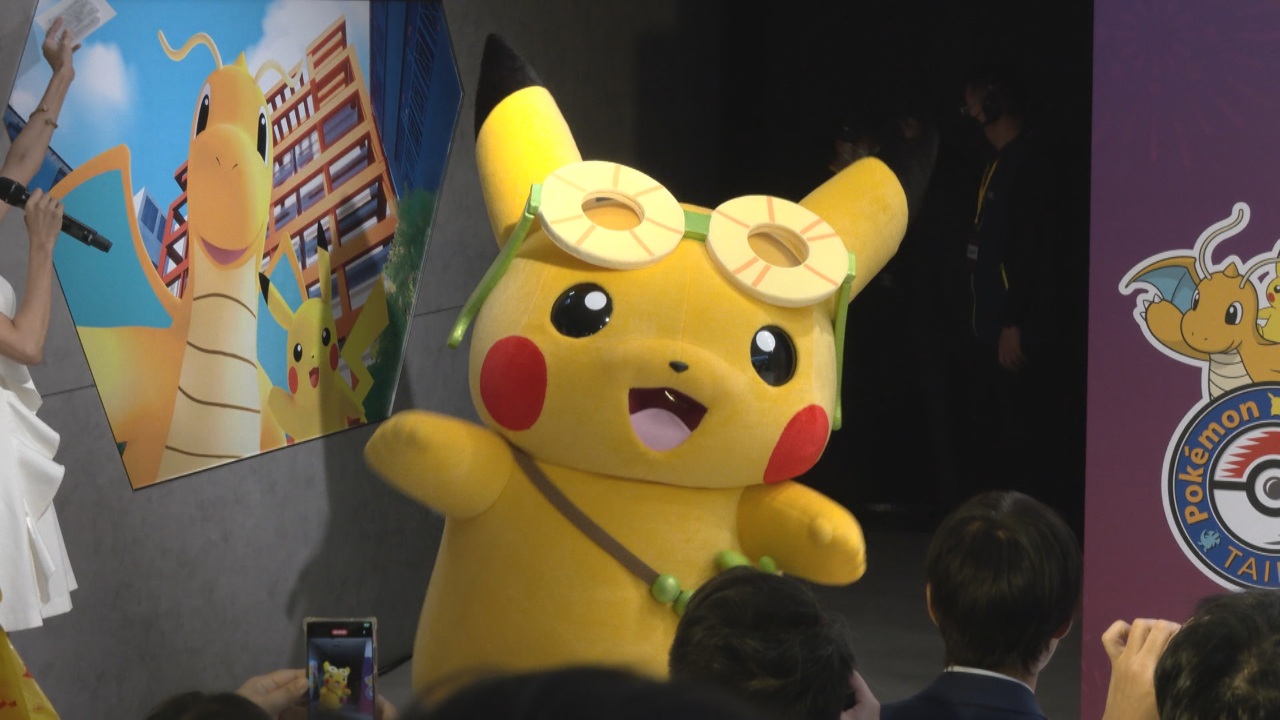 Decenas de aficionados se agolpan ante el primer Centro Pokémon de Taiwán