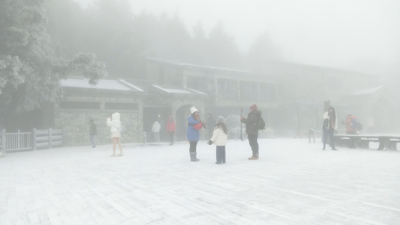 Taipingshan se cubre de blanco por las últimas nevadas