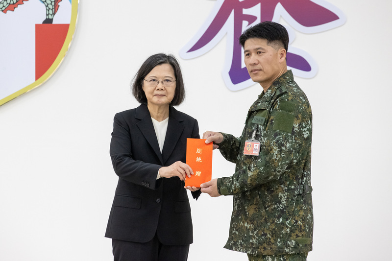 Tsai Ing-wen inaugura el nuevo cuartel del ejército en Taoyuan e insta a los gobiernos locales a colaborar con Defensa