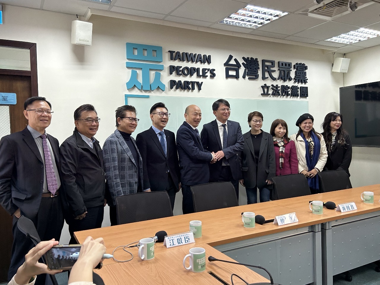 Buen ambiente en la reunión entre KMT y PPT de cara al inicio de la nueva legislatura