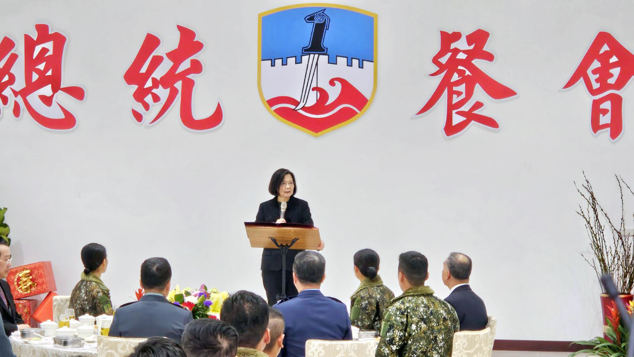Tsai Ing-wen visita a las tropas estacionadas en el archipiélago de Penghu