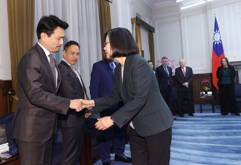 Presidenta Tsai recibe a expertos del Instituto Hudson y reitera compromiso con la defensa de la libertad y la democracia