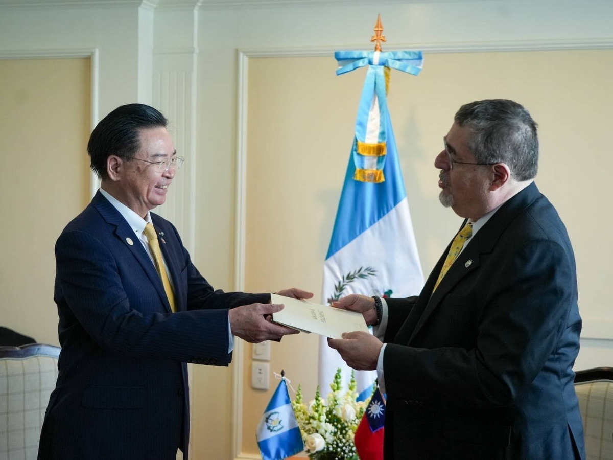 Exteriores condena el «aprovechamiento» por parte de Pekín de las declaraciones del canciller guatemalteco